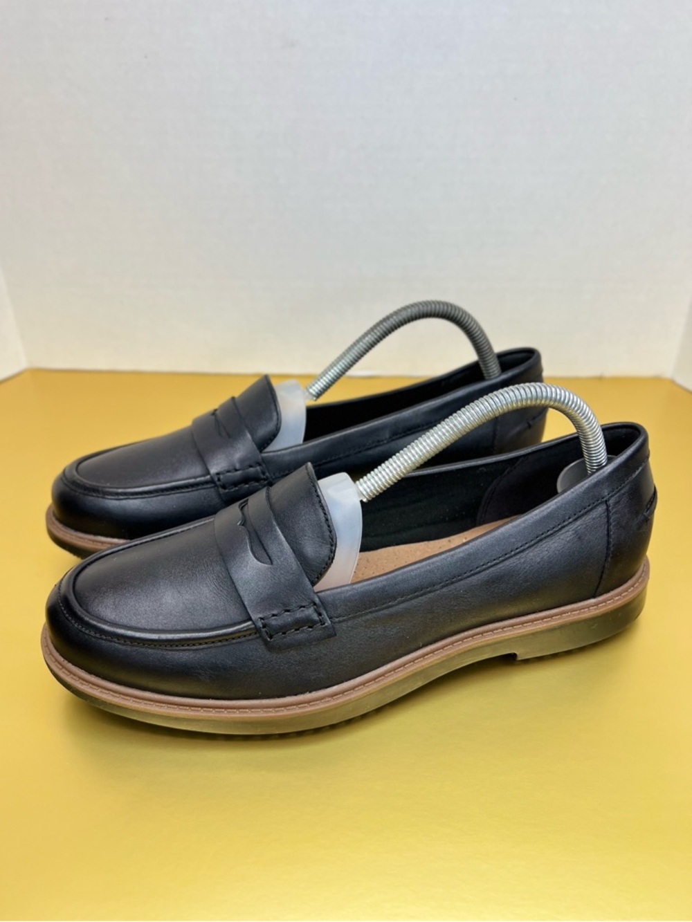 Clarks Raisie Eletta Womens Black Leather Penny Loafer Size 8.5M Only worn 1x